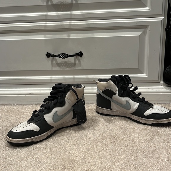NIKE HIGH TOPS - Picture 3 of 4